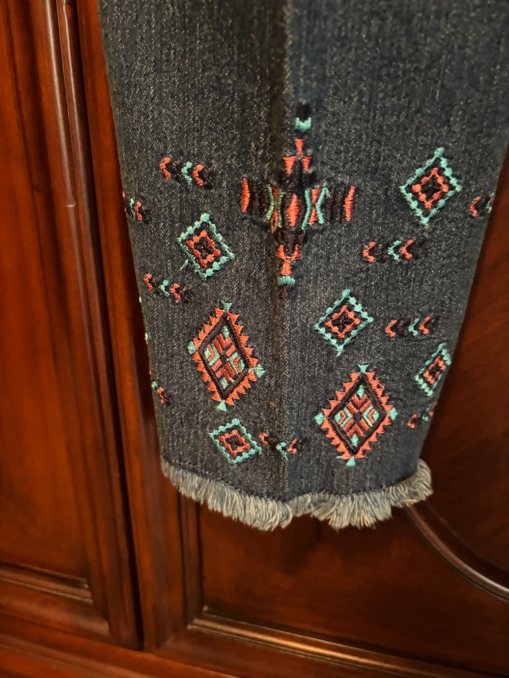 Embroidered Hem Denim Leggings - Blue - Picture 4 of 4